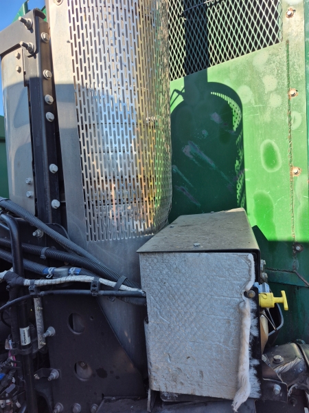 2023 Peterbilt 520 with EZ Pack Goliath G400 28XD Rear Loader Body - Image 31