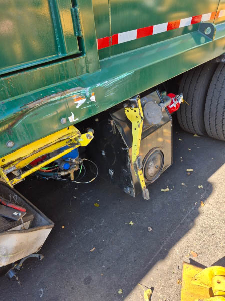 2023 Peterbilt 520 with EZ Pack Goliath G400 28XD Rear Loader Body - Image 6