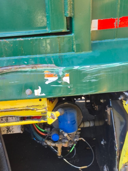 2023 Peterbilt 520 with EZ Pack Goliath G400 28XD Rear Loader Body - Image 7