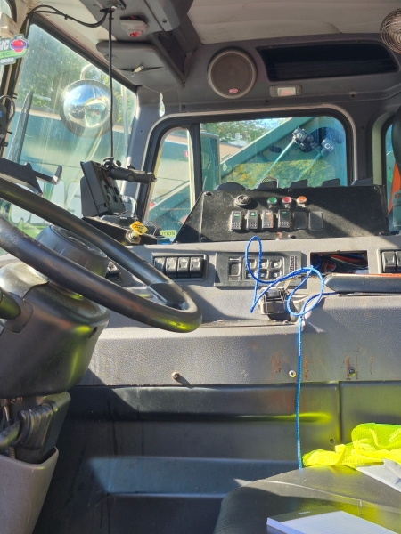 2023 Peterbilt 520 with EZ Pack Goliath G400 28XD Rear Loader Body - Image 8