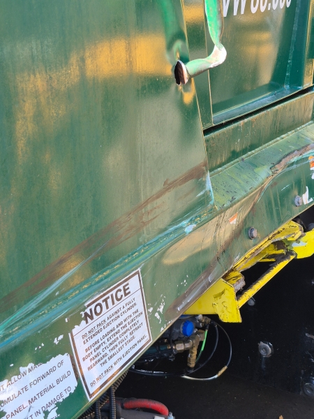 2023 Peterbilt 520 with EZ Pack Goliath G400 28XD Rear Loader Body - Image 9