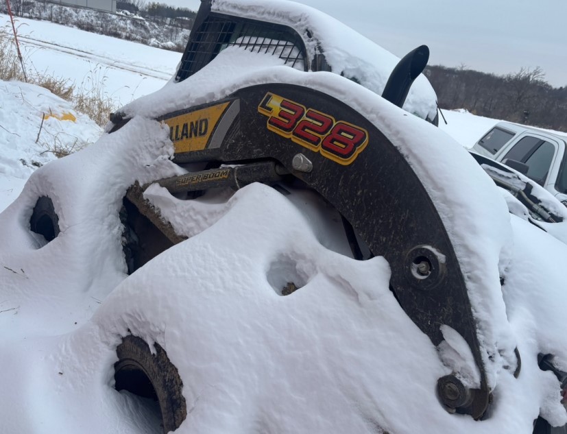 2025 New Holland L328 Skid Steer - Image 3