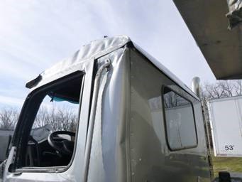 2025 Peterbilt 567 - Image 23