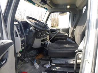 2025 Peterbilt 567 - Image 34