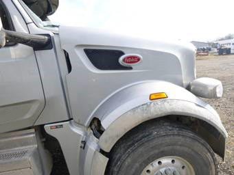 2025 Peterbilt 567 - Image 9