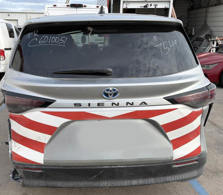 2025 Toyota Sienna - Image 5