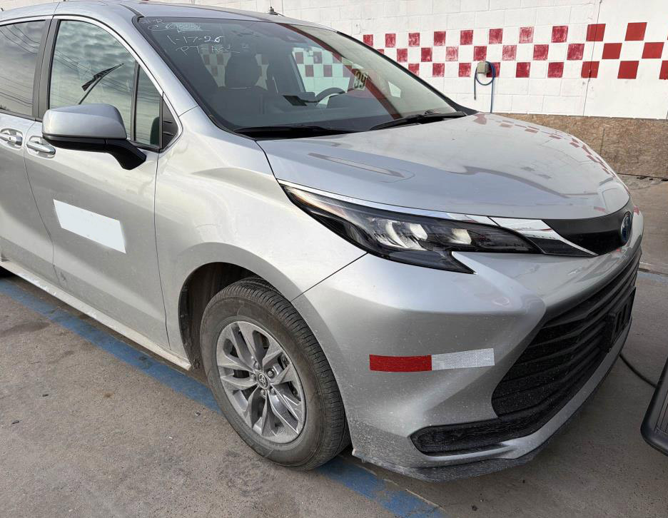 2025 Toyota Sienna - Image 6