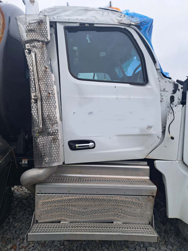 2026 Peterbilt 567 - Image 14