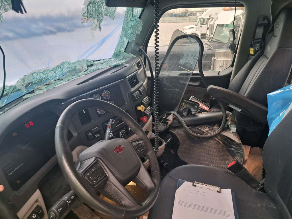 2026 Peterbilt 567 - Image 3