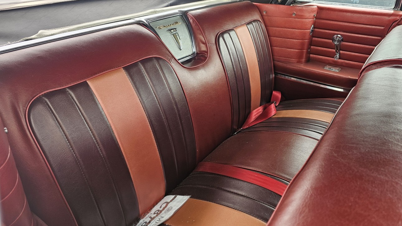 1960 Pontiac Bonneville - Image 9