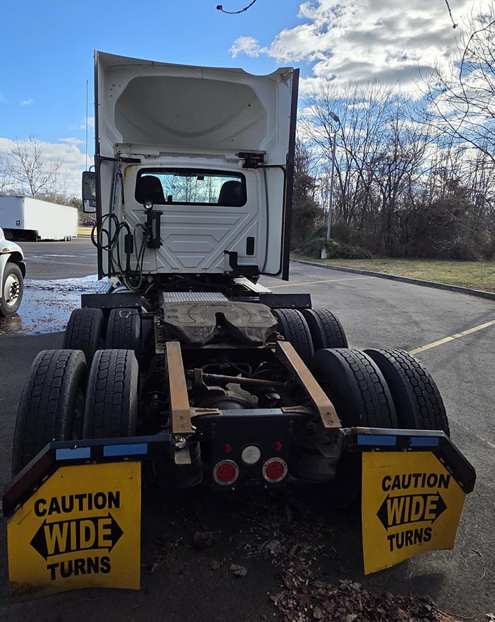 2016 International LF687 - Image 3