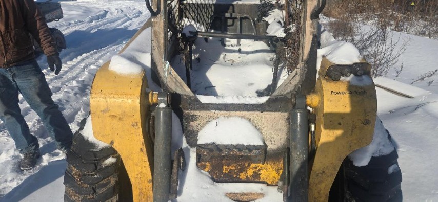 2014 Gehl R190 Skid Steer - Image 9