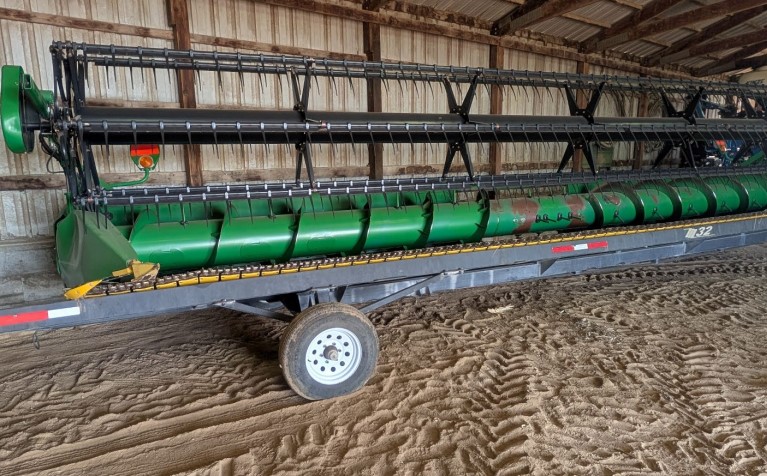 2011 John Deere 630F Header