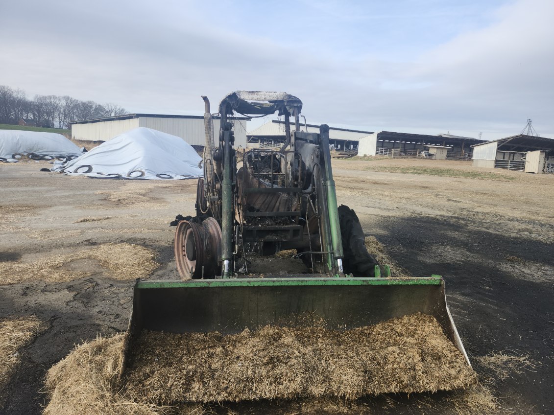 John Deere 7330 Premium Tractor - Image 3