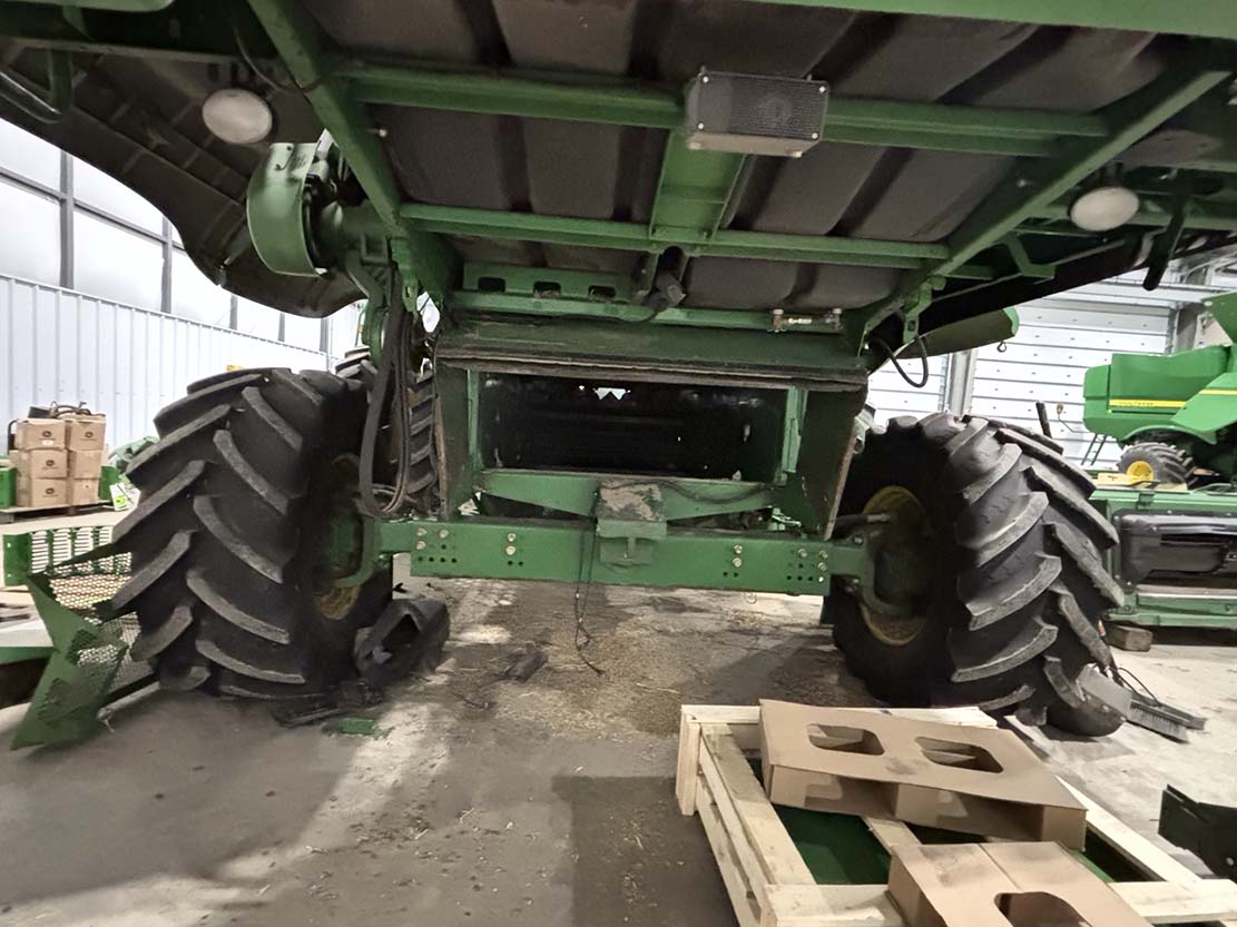 2009 John Deere 9670 Combine - Image 3