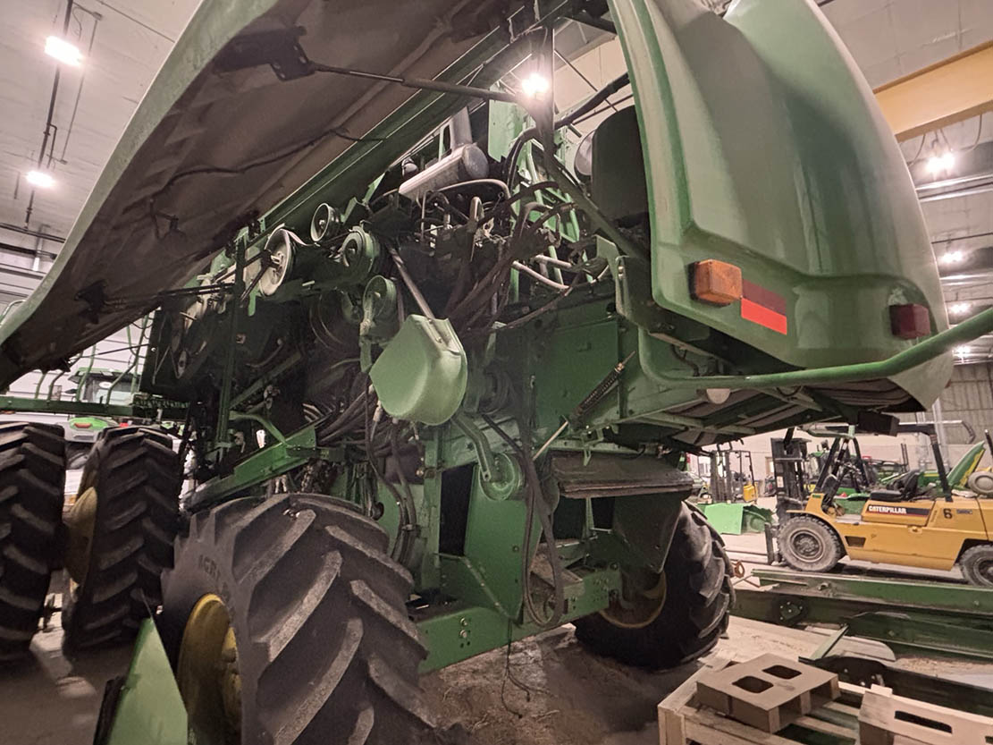 2009 John Deere 9670 Combine - Image 4