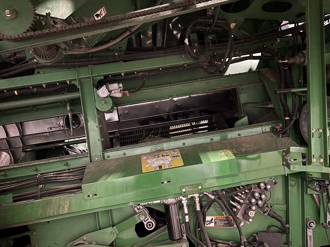 2009 John Deere 9670 Combine - Image 7