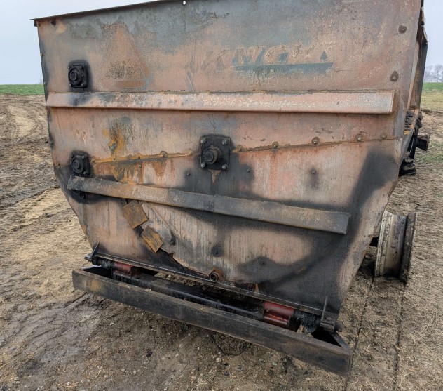 Knight Feed Wagon - Image 2