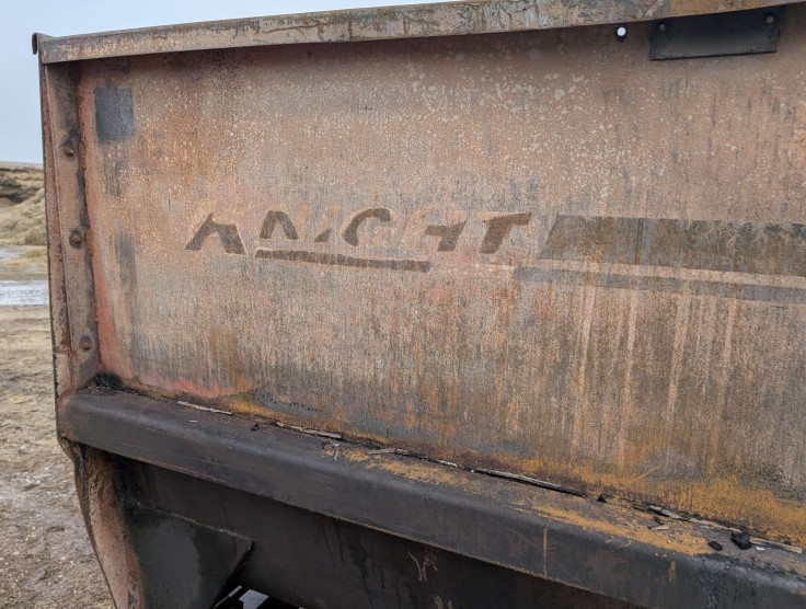 Knight Feed Wagon - Image 3