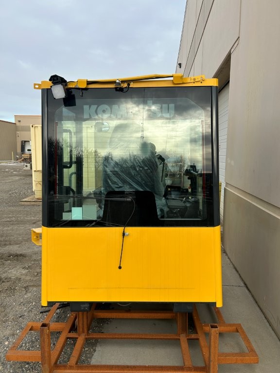 2025 Komatsu Cab - Image 11