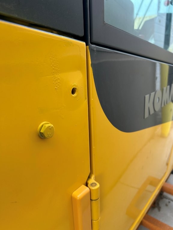 2025 Komatsu Cab - Image 5