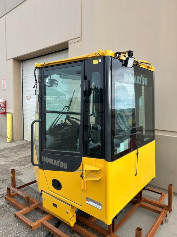 2025 Komatsu Cab - Image 8
