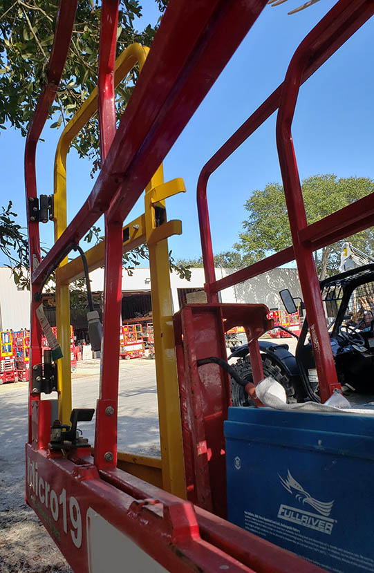 2024 MEC Micro 19 Scissor Lifts - Image 12