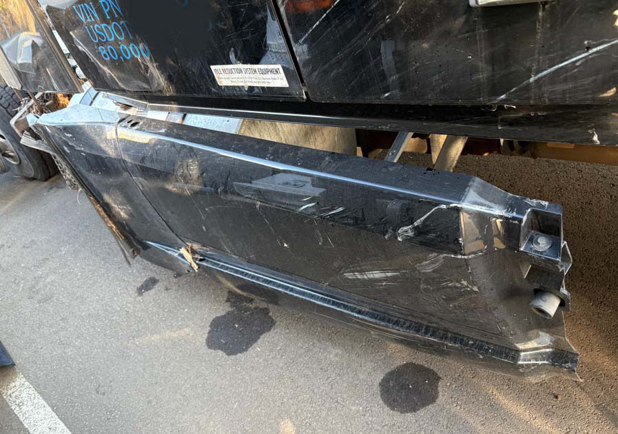 2023 Volvo VNL - Image 2