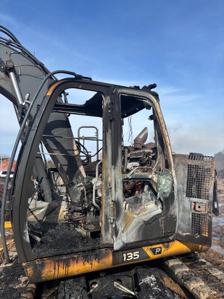 2023 Deere 135P Excavator - Image 2