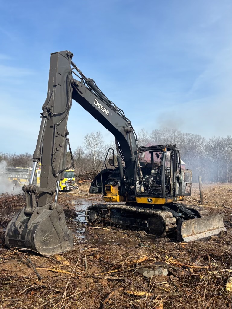 2023 Deere 135P Excavator - Image 7