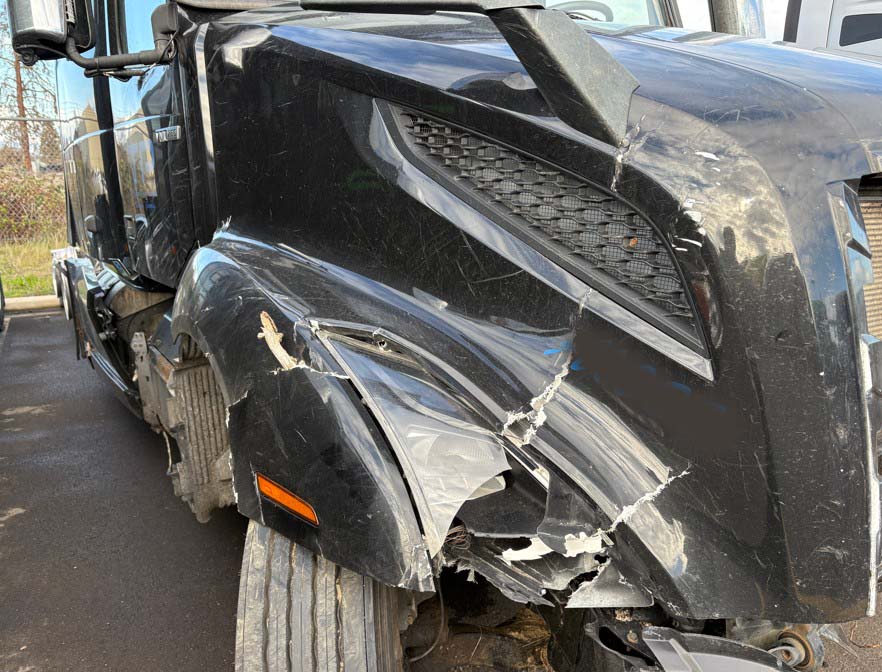 2023 Volvo VNL - Image 11