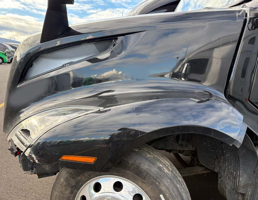 2023 Volvo VNL - Image 13