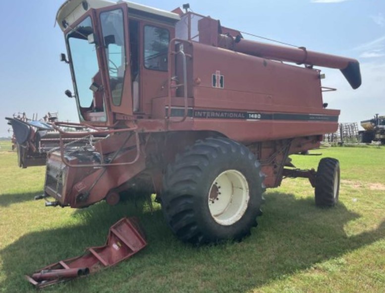 1983 International 1480 Combine