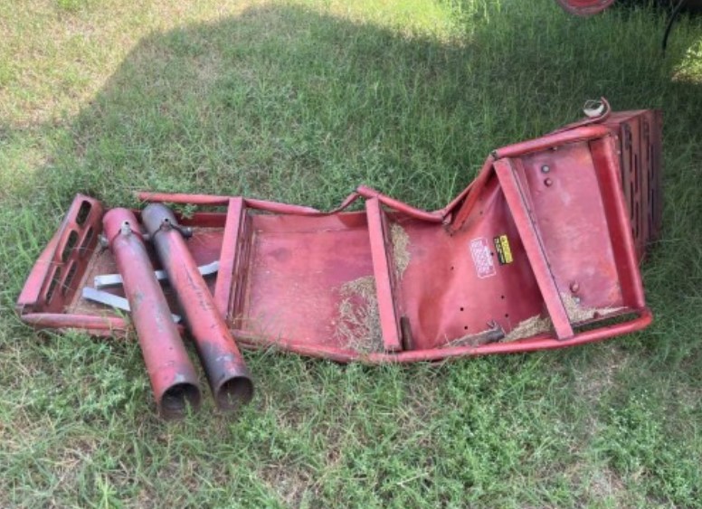 1983 International 1480 Combine - Image 10