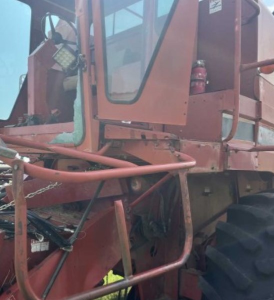 1983 International 1480 Combine - Image 3