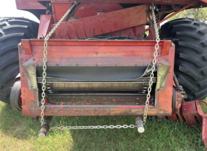 1983 International 1480 Combine - Image 4