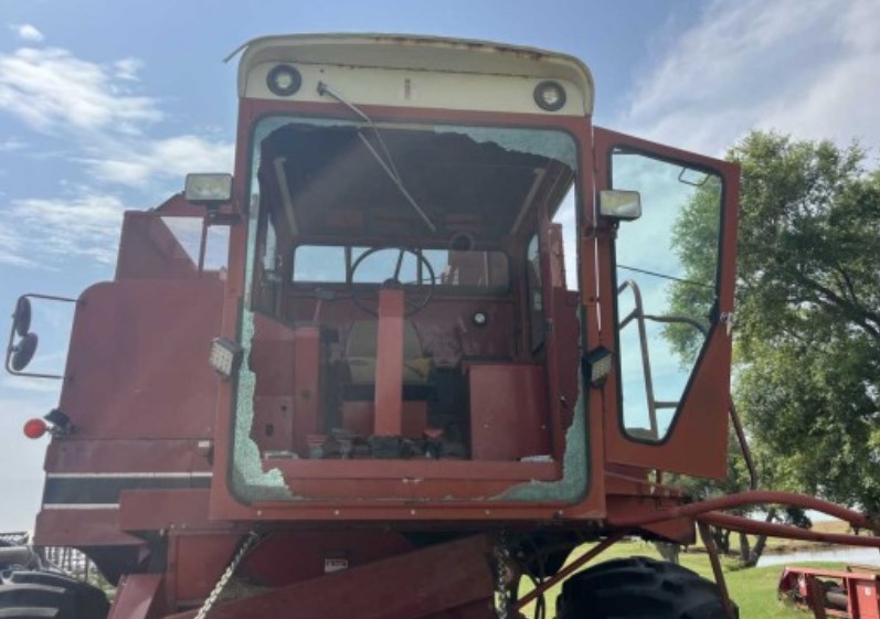 1983 International 1480 Combine - Image 5
