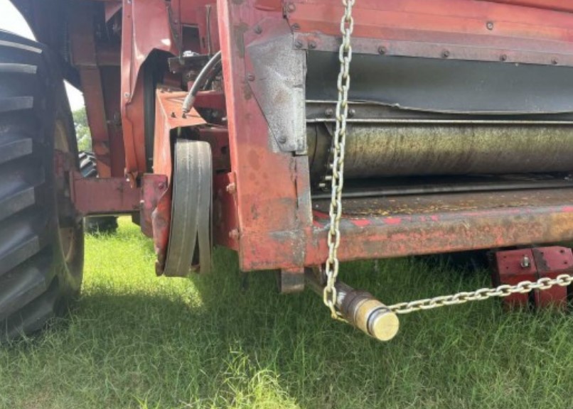 1983 International 1480 Combine - Image 6