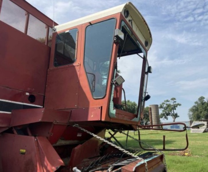 1983 International 1480 Combine - Image 9