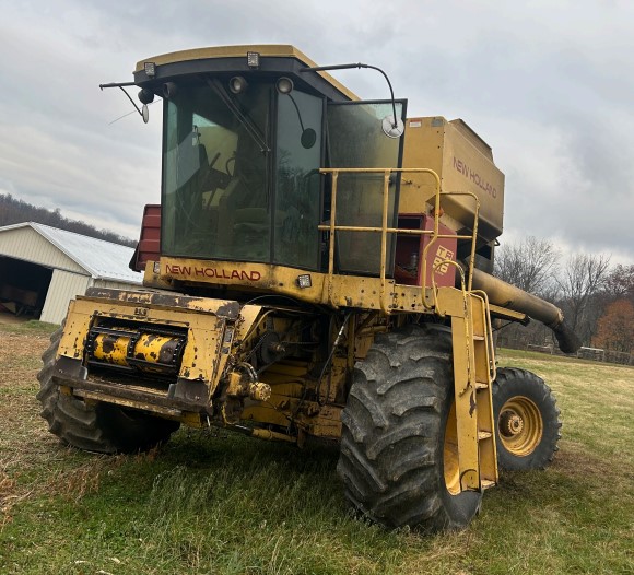 1991 New Holland TR96 Combine