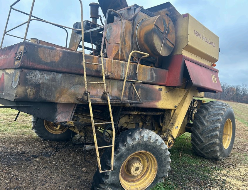 1991 New Holland TR96 Combine - Image 4