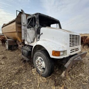 1993 International 7100 Feed Truck