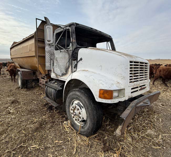 1993 International 7100 Feed Truck