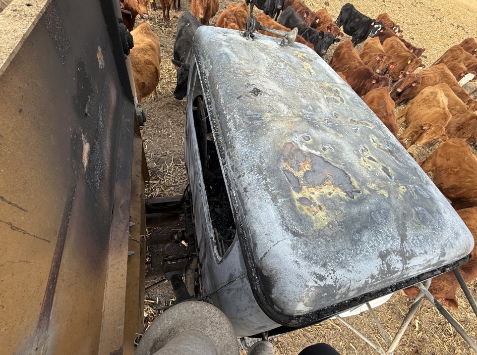 1993 International 7100 Feed Truck - Image 7