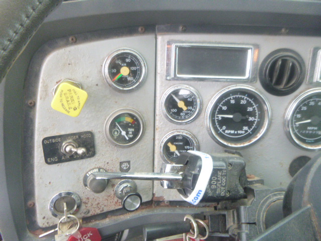 1996 Ford L8000 Dump Truck - Image 8