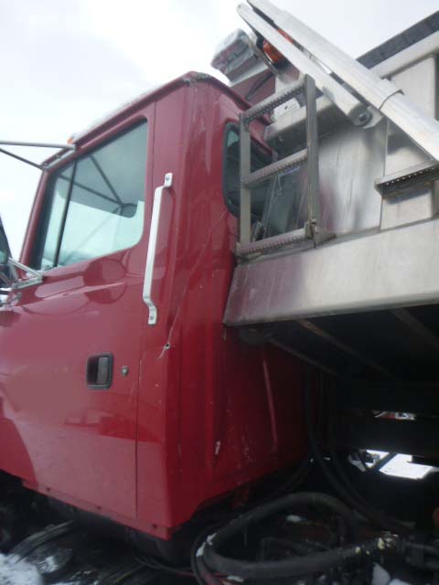 1996 Ford L8000 Dump Truck - Image 17