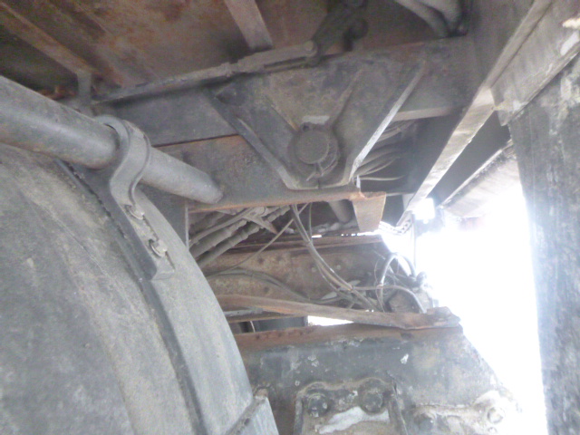 1996 Ford L8000 Dump Truck - Image 26