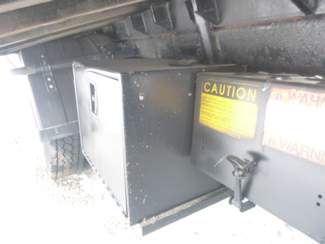 1996 Ford L8000 Dump Truck - Image 29