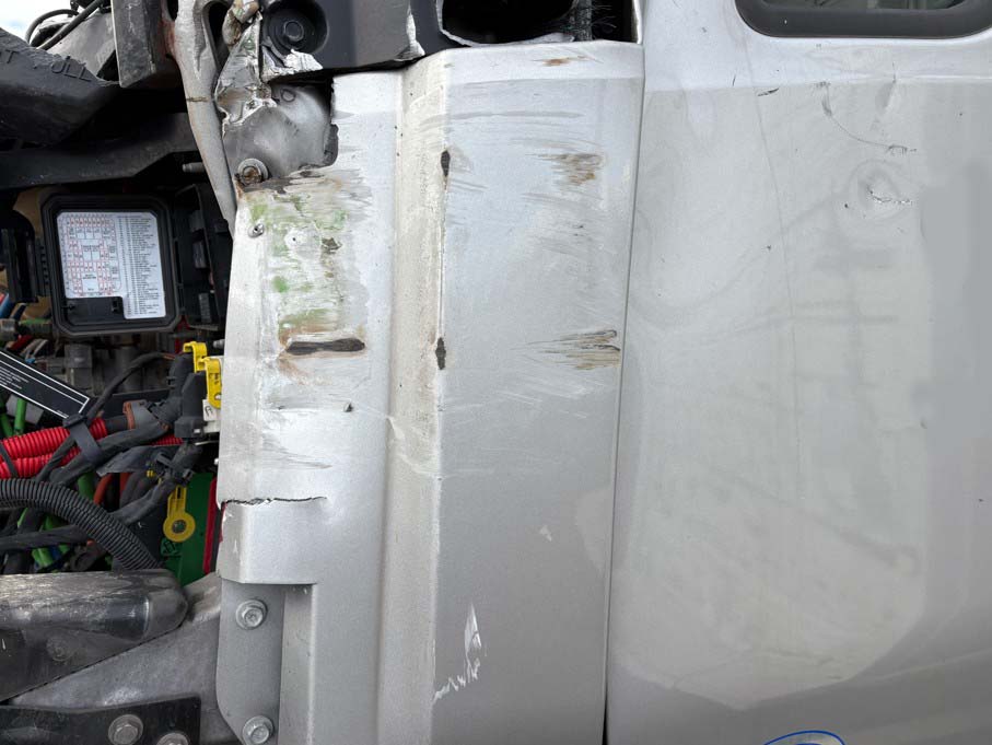 2023 Kenworth T680 (2) - Image 3