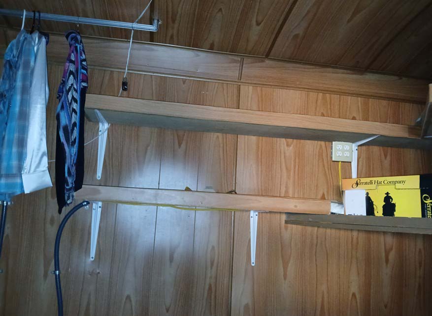 2003 Cherokee 4H Slant Horse Trailer - Image 9